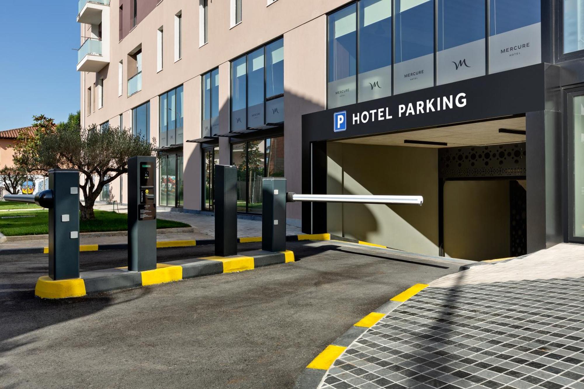 Mercure Tirana Esterno foto
